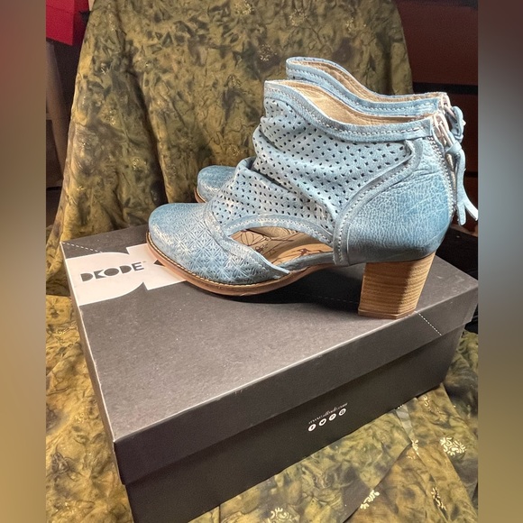 Dcode heels size 8 paid $165 in original box see all images - Picture 5 of 5